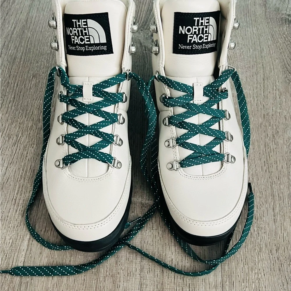 The North Face Berkeley IV White Boots with Teal Laces size 10.5 or 10 - Picture 2 of 6